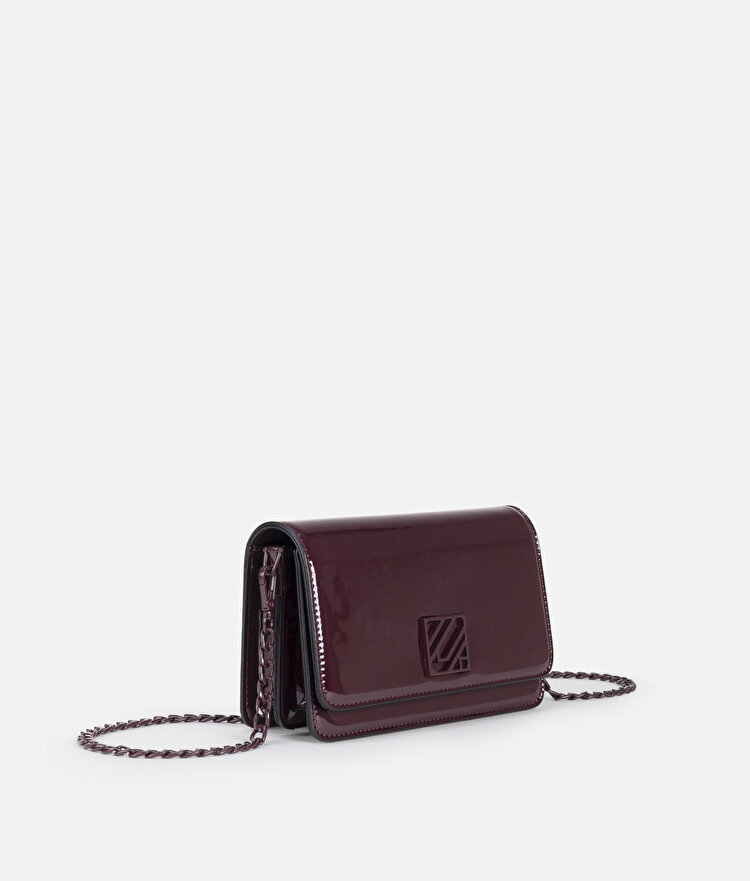 Monogram tokalı parlak yüzeyli çanta